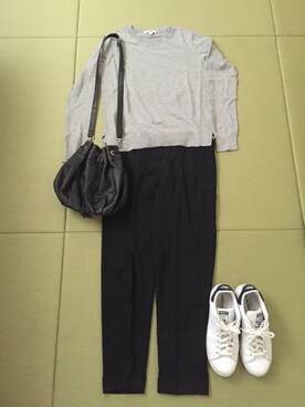 「UNIQLO（ユニクロ）のアイテム（ニット/セーター、グレー系）」を使った、ニャモさん（レディース・161cm）の秋コーディネート
