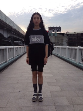 「SKY（スカイ）のアイテム」を使った、阿哺藞北子さん（レディース・174cm）の秋コーディネート