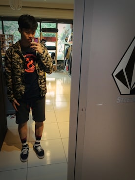 「US VANS（ユーエスヴァンズ）のアイテム（スニーカー、ブラック系）」を使った、rickytricky9さん（メンズ・174cm）の春コーディネート