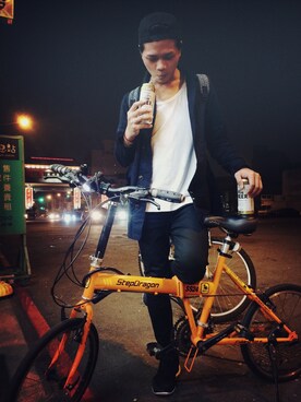 「Carhartt（カーハート）のアイテム（トレンチコート）」を使った、Ichang Leeさん（メンズ・178cm）の春コーディネート