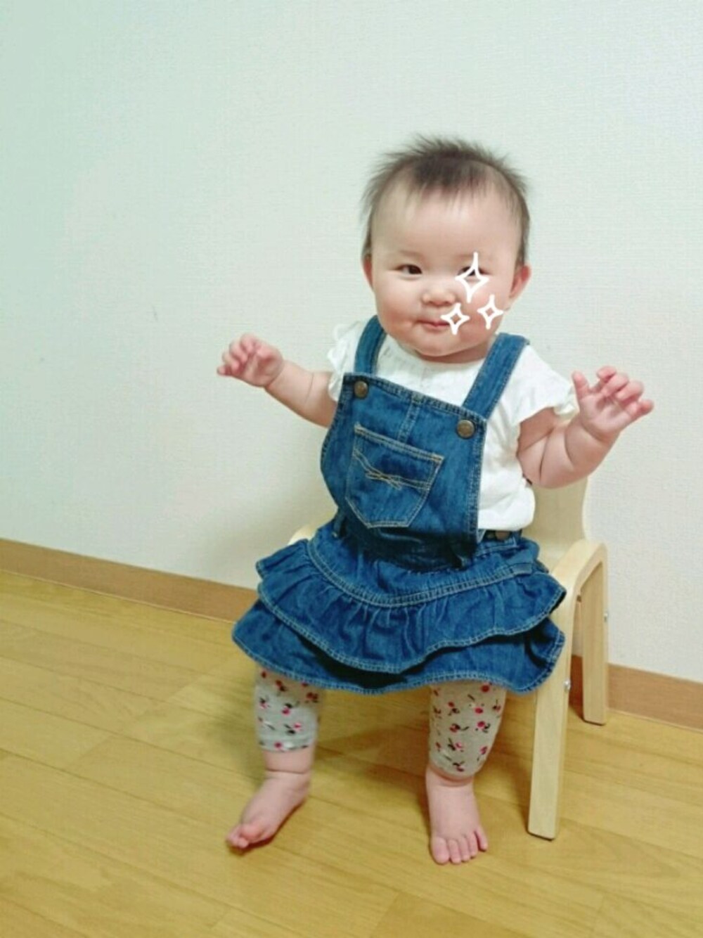 「夏コーデ、デニム、赤ちゃん、女の子、０歳、9ヶ月」｜「babyGAPのアイテム（Tシャツ/カットソー、ホワイト系）」を使った、madoさん（キッズ・70cm）の春コーディネートの1枚目の写真