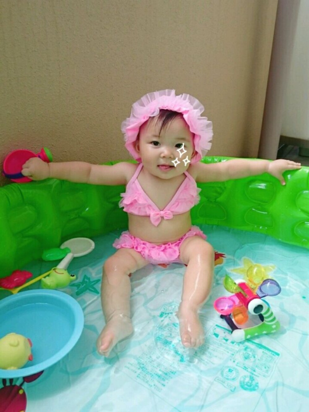 「水着、ビキニ、女の子、プール、1歳0ヶ月」｜「no brandのアイテム（水着、ピンク系）」を使った、madoさん（キッズ・70cm）の夏コーディネートの1枚目の写真
