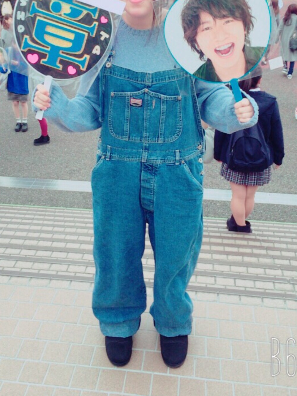 「コンサート、参戦服、関ジャニ∞、青、安田章大」｜「安田章大のアイテム（扇子/うちわ、ブルー系）」を使った、N a t s u k i 🐰さん（レディース・155cm）の冬コーディネートの1枚目の写真