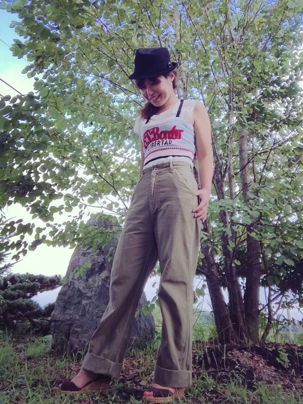 「キャミソール、ペインターパンツ、サンダル、レイヤードスタイル、ウエストイン、ハイウエストパンツ、すっぴん、前向いて歩こ🎶」｜「RNAのK2091 ショートニットキャミソール（キャミソール、ブルー系）」を使った、♡、。・S♡、。・:*:・さん（レディース・159cm）の夏コーディネートの1枚目の写真