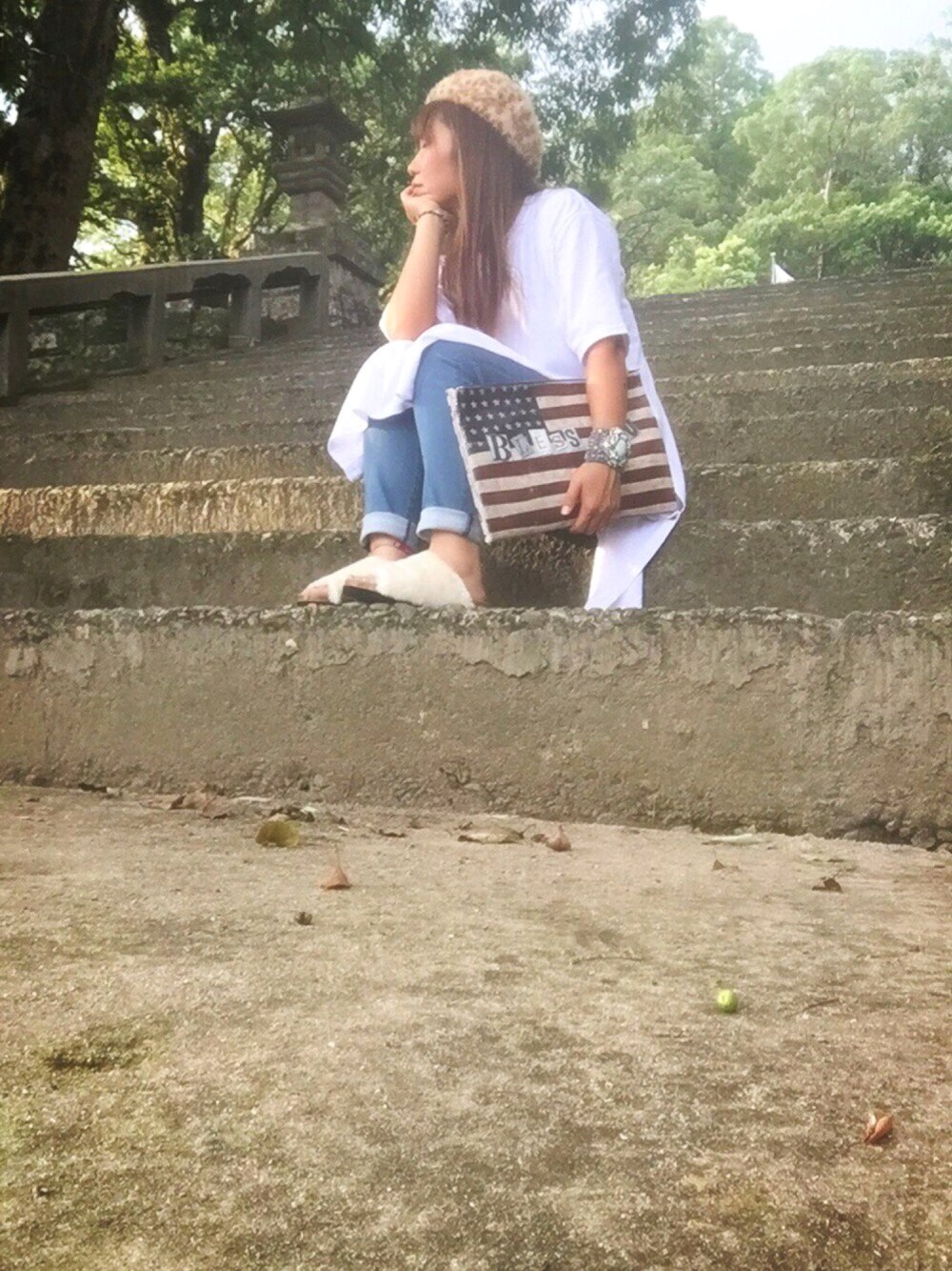 「大人カジュアル、GU、シンプル、ワンピース、デニム、クラッチバッグ、ファー小物、ベレー帽、前向いて歩こ🎶」｜「groveの◆アニマル柄ベレー帽（ハンチング/ベレー帽、ブラウン系）」を使った、♡、。・S♡、。・:*:・さん（レディース・159cm）の秋コーディネートの1枚目の写真