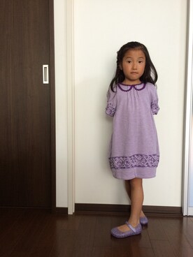 「ANNA SUI miniのアイテム（ワンピース、パープル系）」を使った、hiroさん（キッズ）の春コーディネート