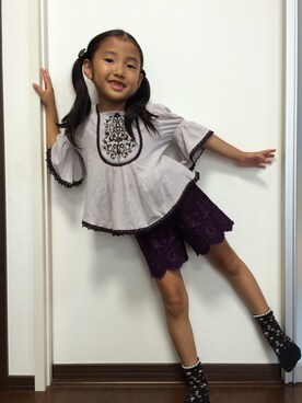 「ANNA SUI miniのアイテム（Tシャツ/カットソー、シルバー系）」を使った、hiroさん（キッズ）の夏コーディネート