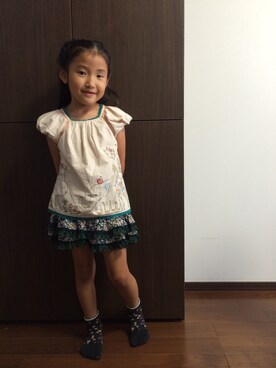 「ANNA SUI miniのアイテム（Tシャツ/カットソー、ベージュ系）」を使った、hiroさん（キッズ）の夏コーディネート