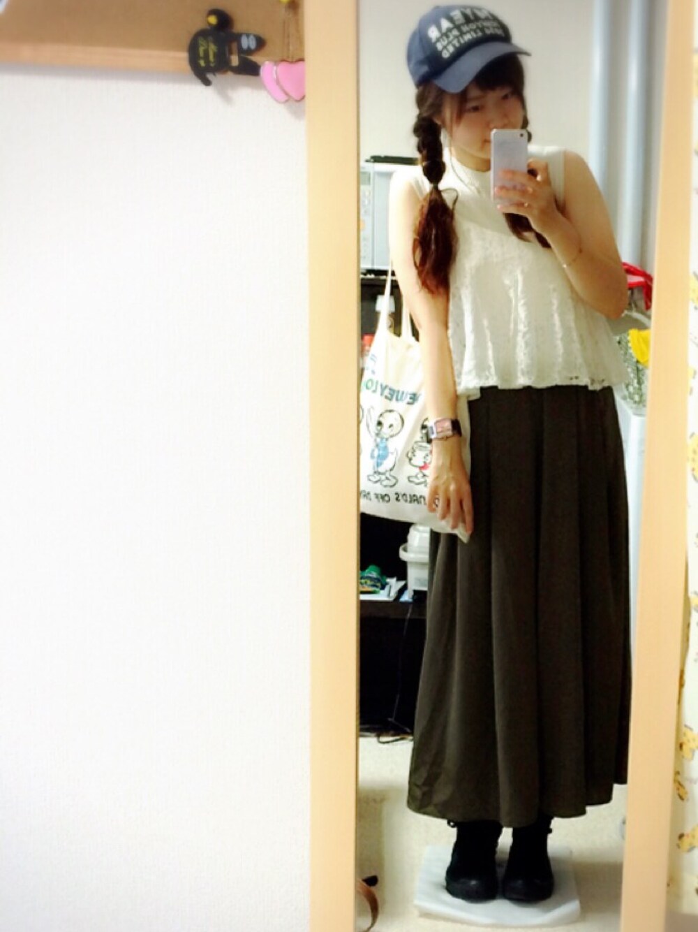 「雨の日コーデ、ホワイト、スニーカー、夏、レース」｜「14+のアイテム（キャップ、ブルー系）」を使った、oimoさん（レディース・161cm）の夏コーディネートの1枚目の写真