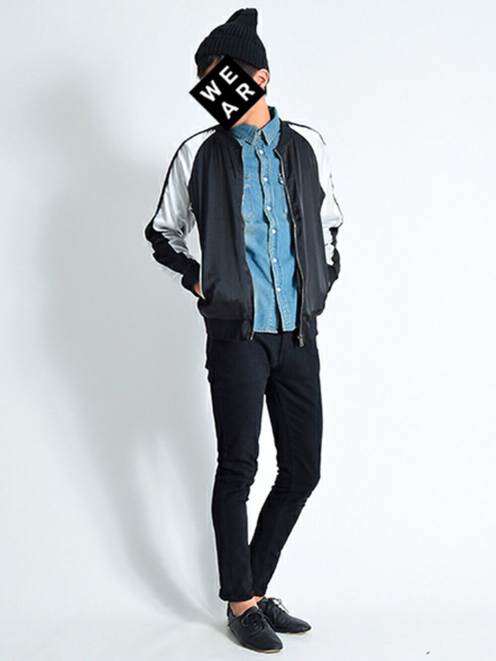 ブラック系のジャケット/アウター、ブラック系のその他パンツ、ブラック系のニットキャップ/ビーニーを着用したメンズの秋コーディネートの1枚目の写真