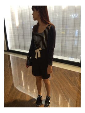 「MONKI（モンキ）のアイテム（カーゴパンツ）」を使った、Adeline Sさん（レディース・172cm）の冬コーディネート