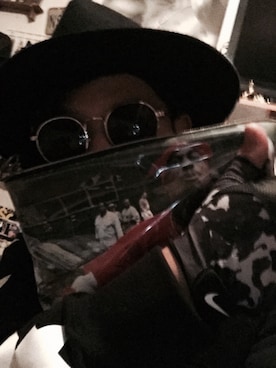 「beside the bag×reserved noteのアイテム（クラッチバッグ、レッド系）」を使った、ZORO(@playazlounge)さん（メンズ・170cm）の秋コーディネート