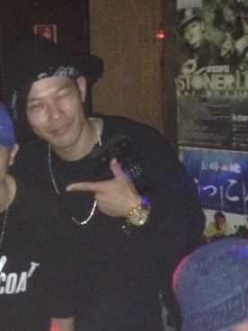 「MCM（エムシーエム）のアイテム（財布、ブラック系）」を使った、ZORO(@playazlounge)さん（メンズ・170cm）の秋コーディネート