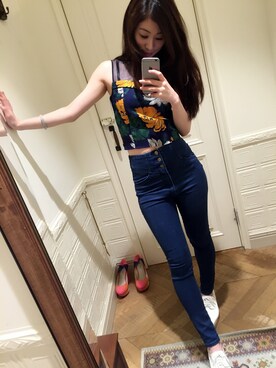 「アイテム（チューブトップ、ブルー系）」を使った、Erin  Leeさん（レディース・164cm）の春コーディネート