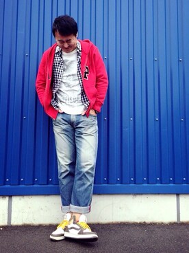 「H&M（エイチ・アンド・エム）のアイテム（Tシャツ/カットソー、ホワイト系）」を使った、eijiさん（メンズ・186cm）の冬コーディネート