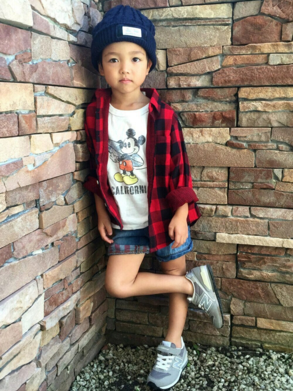 「キッズコーデ、ニット帽、秋コーデ、シンプルコーデ、5歳、息子コーデ」｜「GLOBAL WORKのアイテム（Tシャツ/カットソー、ホワイト系）」を使った、momoさん（キッズ・110cm）の秋コーディネートの1枚目の写真