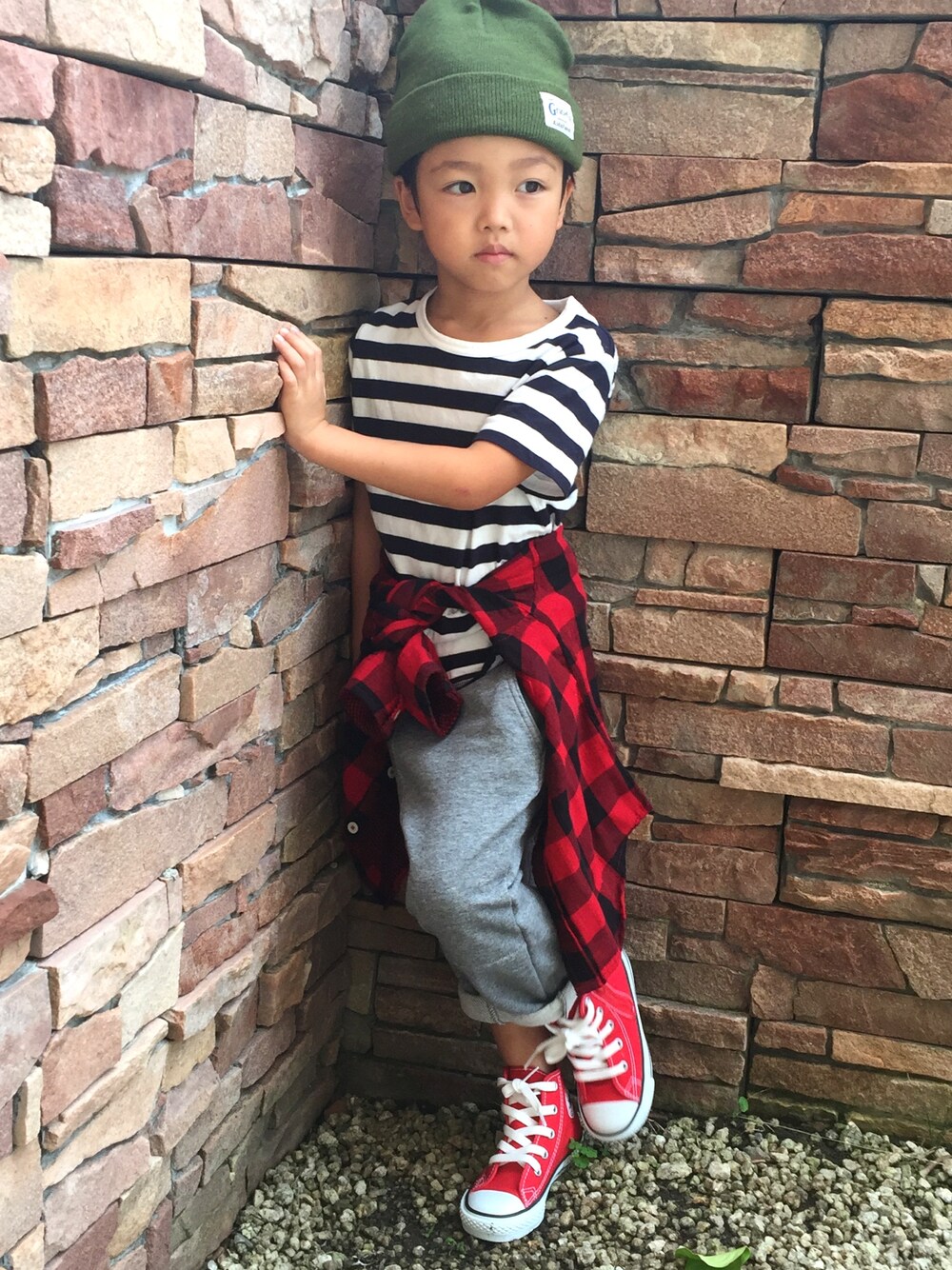 「ニット帽、運動会、キッズコーデ、ボーダー、kids、キッズファッション、5歳」｜「無印良品のアイテム（Tシャツ/カットソー、ホワイト系）」を使った、momoさん（キッズ・110cm）の秋コーディネートの1枚目の写真
