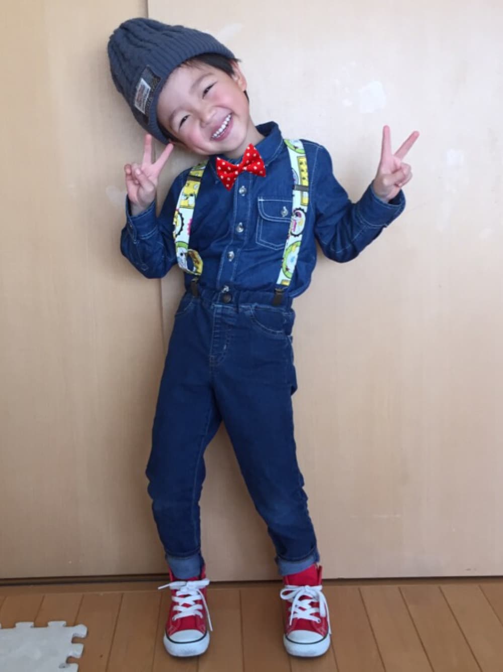 「キッズコーデ、男の子、ニット帽、デニムオンデニム、デニデニ、シンプル」｜「GUのアイテム（デニムパンツ、ブルー系）」を使った、momoさん（キッズ・110cm）の冬コーディネートの1枚目の写真