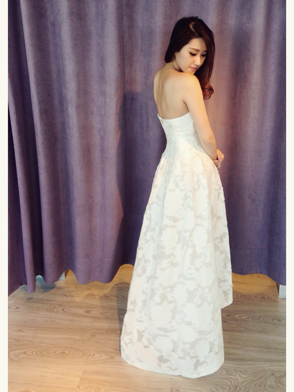 「dress、PARTY、white、wedding party、Flower pattern、longdress」｜「H&Mのアイテム（ドレス、ホワイト系）」を使った、VVN_SUNさん（レディース・163cm）の冬コーディネートの1枚目の写真