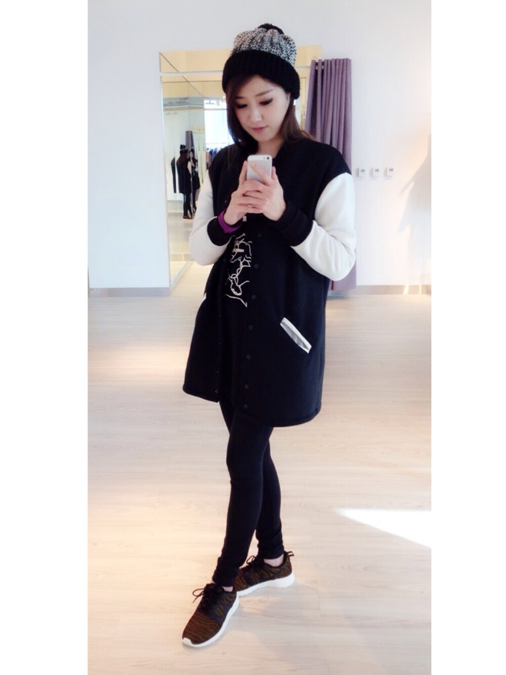 「NIKE、black」｜「NIKEのNike（スニーカー、ブラック系）」を使った、VVN_SUNさん（レディース・163cm）の冬コーディネートの1枚目の写真