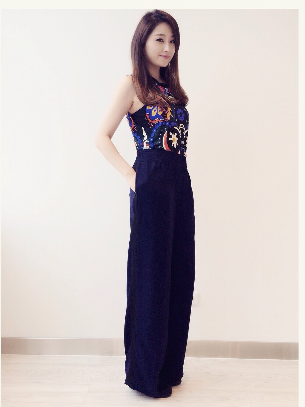 「H&M Studio、pattern」｜「H&Mのアイテム（その他パンツ、ブルー系）」を使った、VVN_SUNさん（レディース・163cm）の春コーディネートの1枚目の写真