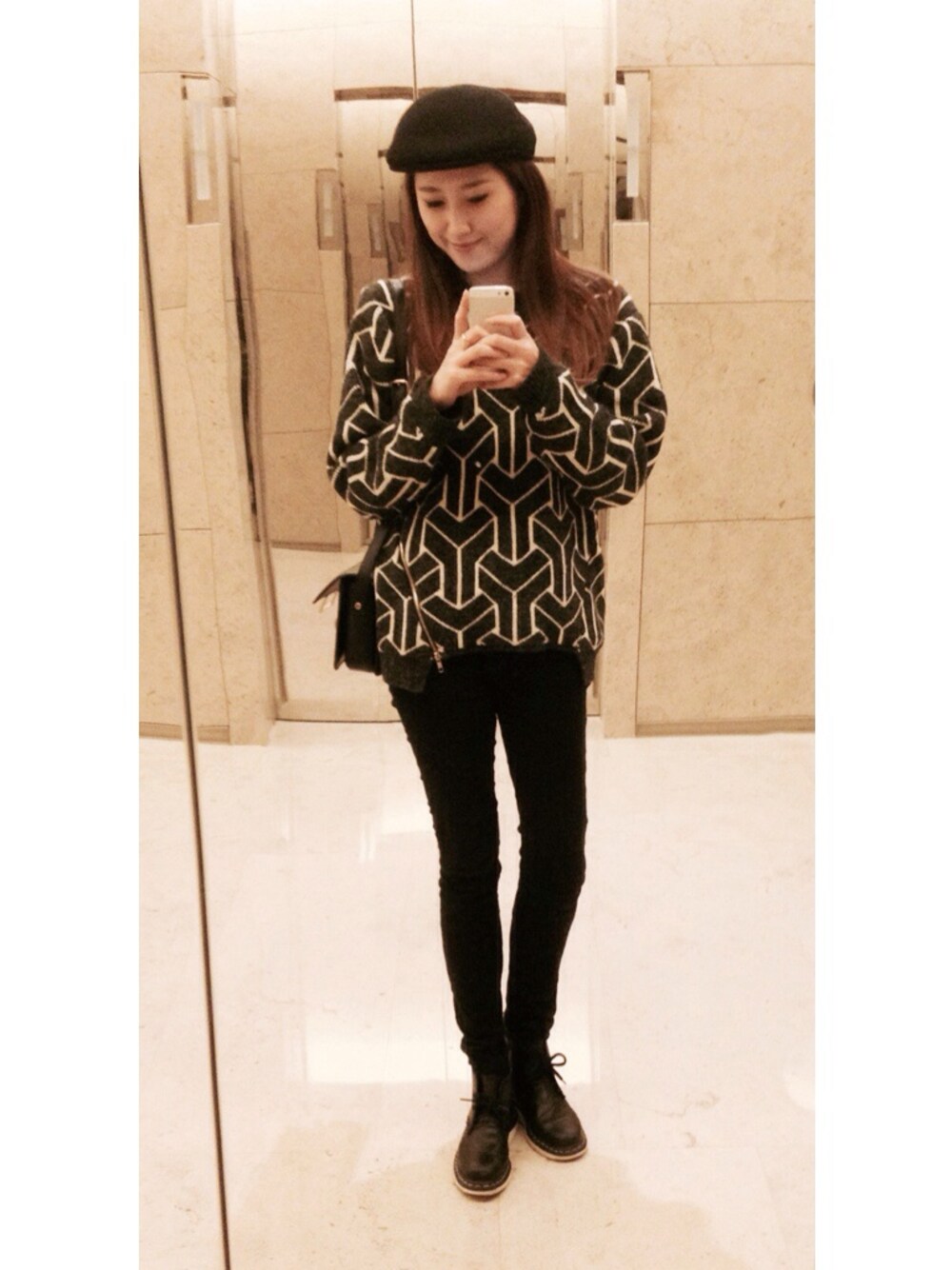 「boy、jeans」｜「SAINT LAURENT PARISのアイテム（ショルダーバッグ、ブラック系）」を使った、VVN_SUNさん（レディース・163cm）の春コーディネートの1枚目の写真