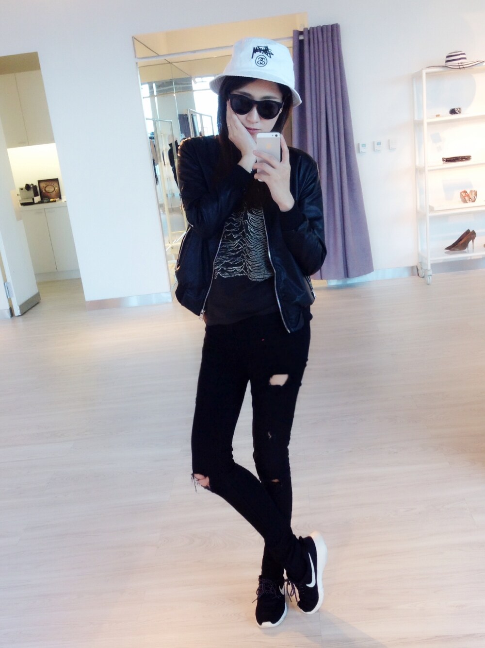 「stussy、spring、NIKE」｜「STUSSYのアイテム（ハット、ホワイト系）」を使った、VVN_SUNさん（レディース・163cm）の春コーディネートの1枚目の写真