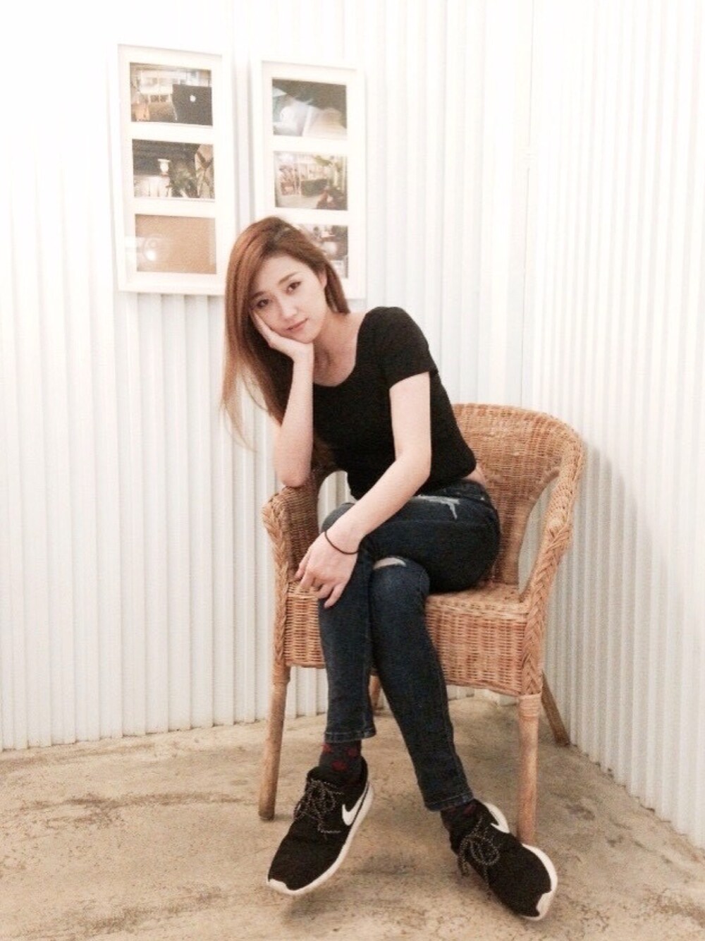 「NIKE、denim」｜「NIKEのアイテム（スニーカー、ブラック系）」を使った、VVN_SUNさん（レディース・163cm）の夏コーディネートの1枚目の写真