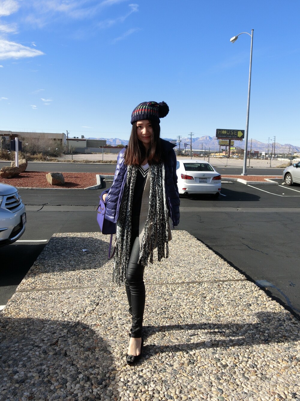 「lasvegas、USA、travel、carpark」｜「ZARAのアイテム（その他アウター、ベージュ系）」を使った、lilyyuminさん（レディース・165cm）の春コーディネートの1枚目の写真
