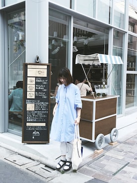 「MONKI（モンキ）のアイテム（シャツワンピース）」を使った、ゼロさん（レディース・162cm）の夏コーディネート