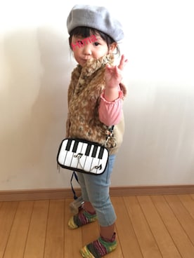 「アイテム（ダウンベスト、ブラウン系）」を使った、mayaさん（キッズ・90cm）の秋コーディネート