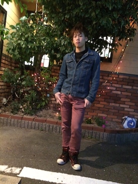 「アイテム（デニムパンツ、レッド系）」を使った、近藤 佑樹さん（メンズ・165cm）の秋コーディネート