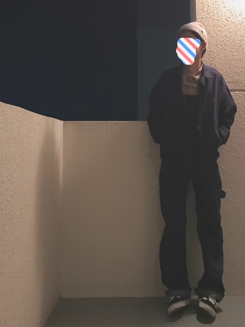 「streetstyle、古着、ニット帽、スイングトップ、オーバーオール、Polo Ralph Lauren、burberry、carhartt、oldskool」｜「DC SHOESのFISH n DESTROY（ニットキャップ/ビーニー、グレー系）」を使った、白石さん（メンズ・165cm）の冬コーディネートの1枚目の写真