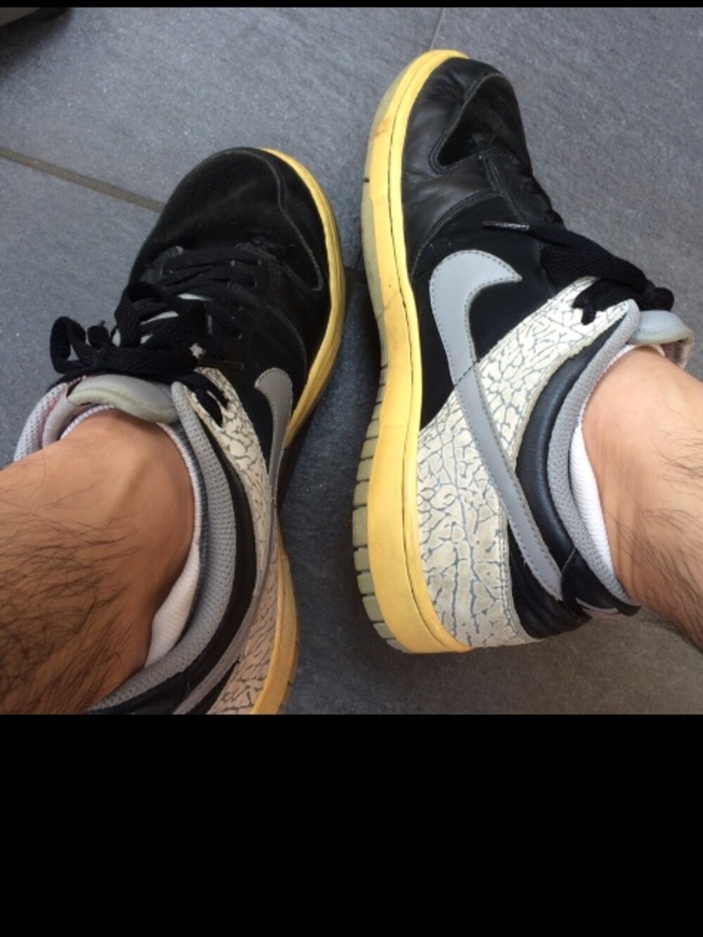 「復刻希望、kicks、sneakers、dunk、NIKE、ナイキ、スニーカー、AJ3、セメント柄、黒スニーカー」｜「NIKEのNIKE DUNK CL JORDAN PACK 2007（スニーカー、ブラック系）」を使った、利夫パパさん（メンズ・165cm）の夏コーディネートの1枚目の写真