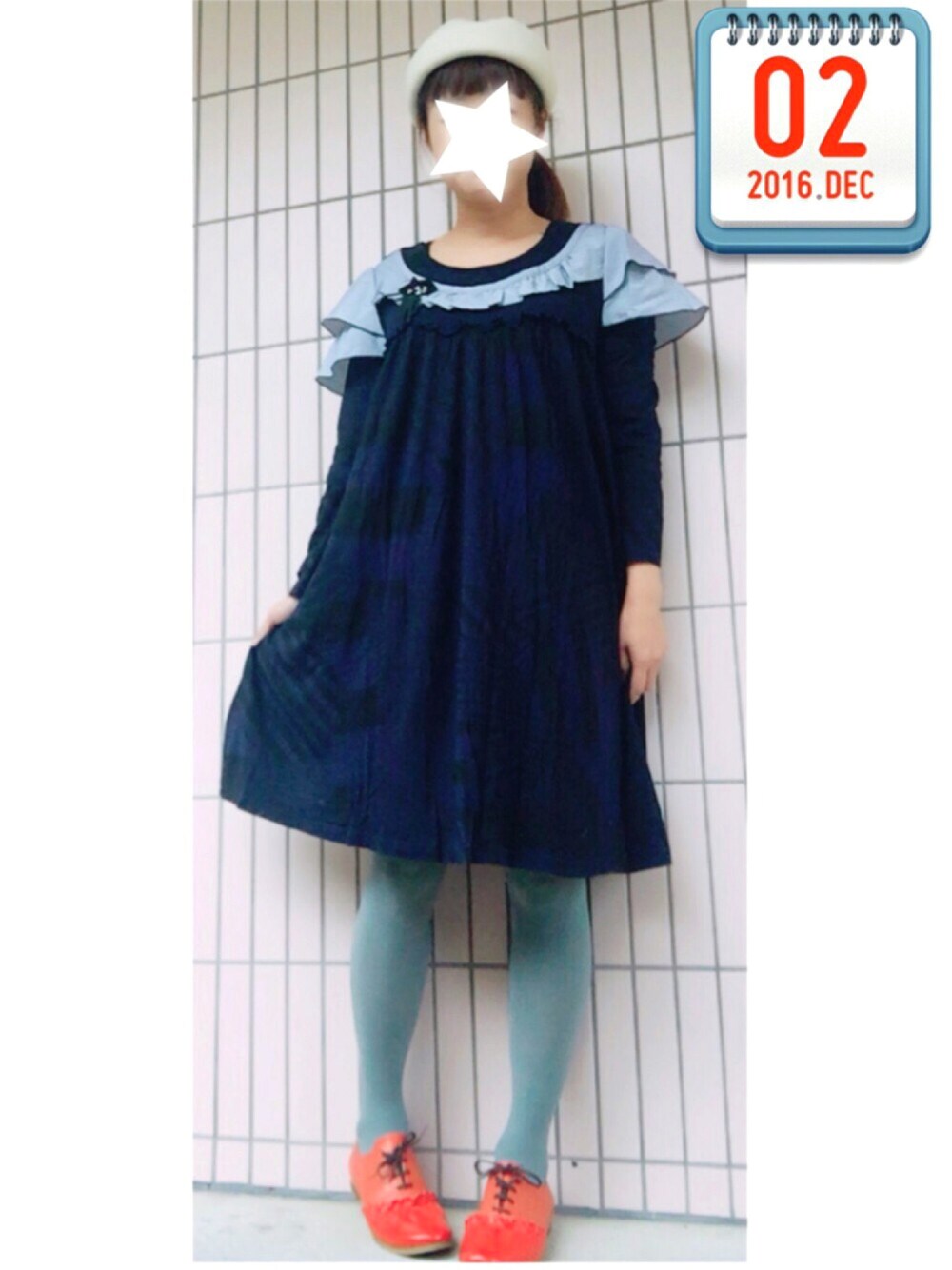 「フラボア、ワンピース、オレンジ、冬のコーデ、ラフ、ハンチング、にゃー、ママコーデ、ゆるコーデ」｜「kaorinomoriの【雑誌mina11月号/ar10月号掲載】【カオリノモリ】 オーク2015（ハンチング/ベレー帽、ホワイト系）」を使った、まっきぃ〜さん（レディース・157cm）の冬コーディネートの1枚目の写真