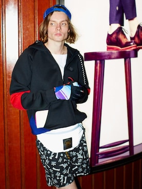 「アイテム（ボディバッグ/ウエストポーチ、シルバー系）」を使った、AQZAWAさん（メンズ・180cm）の秋コーディネート