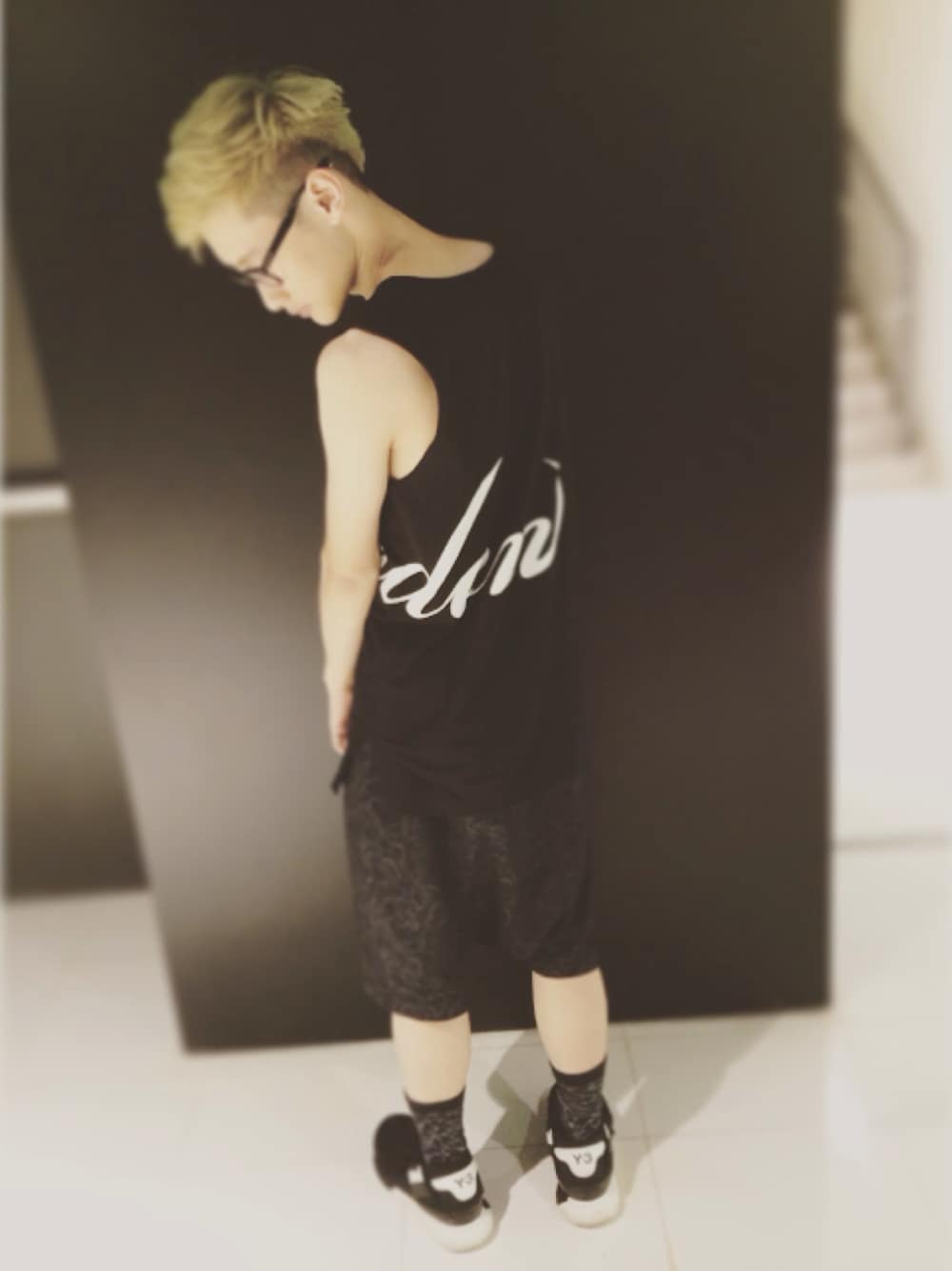 「white、black and white、swag、GIVENCHY、DARK、Y-3、yohjiyamamoto」｜「Wodenのアイテム（Tシャツ/カットソー、ブラック系）」を使った、Libra_DENさん（メンズ・169cm）の夏コーディネートの1枚目の写真