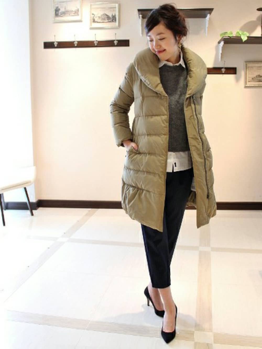 「ニット、パンプス、ダウン、大人、ショールカラー、モヘヤ、クロップドパンツ、Spick & Span(Spick & Span)」｜「Spick & Spanの≪WEB先行予約≫ピーチタフタ ショールダウン（ダウンジャケット/コート、イエロー系）」を使った、mai*さん（レディース・170cm）の秋コーディネートの1枚目の写真