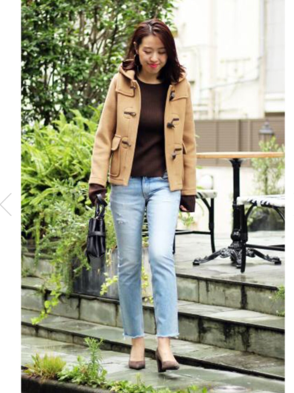 「カジュアルコーデ、Spick & Span(Spick & Span)、ダッフルコート、キャメル、RED CARD、デニムパンツ、パンツスタイル、ブラウンニット、大人カジュアル、休日スタイル」｜「Spick & Spanの 【RED CARD】 Anniversary25th70SBoyfriendsSkin◆（デニムパンツ、ブルー系）」を使った、mai*さん（レディース・170cm）の夏コーディネートの1枚目の写真