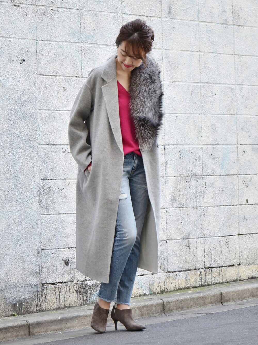 「ニット、パンプス、カジュアル、チェスターコート、ウールコート、休日スタイル、デニムパンツ、カシミヤ、Spick & Span(Spick & Span)、オトナ女子」｜「Spick & SpanのHAMILTON WOOL リバーチェスター◆（チェスターコート、グレー系）」を使った、mai*さん（レディース・170cm）の秋コーディネートの1枚目の写真