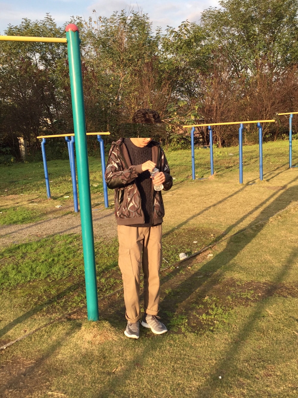 「CLOTのアイテム（その他アウター、ブラック系）」を使った、姜鹏飞さん（メンズ・176cm）の冬コーディネートの1枚目の写真