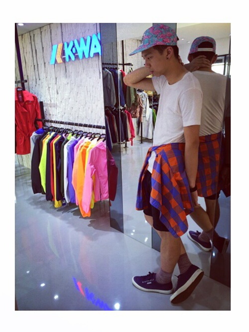 「UNIQLO、MUJI、MARC BY MARC JACOBS、SUPERGA」｜「Marc by Marc JacobsのBUBBLE CLIP ONS（イヤリング、ブルー系）」を使った、Steve Chang さん（メンズ・175cm）の夏コーディネートの1枚目の写真