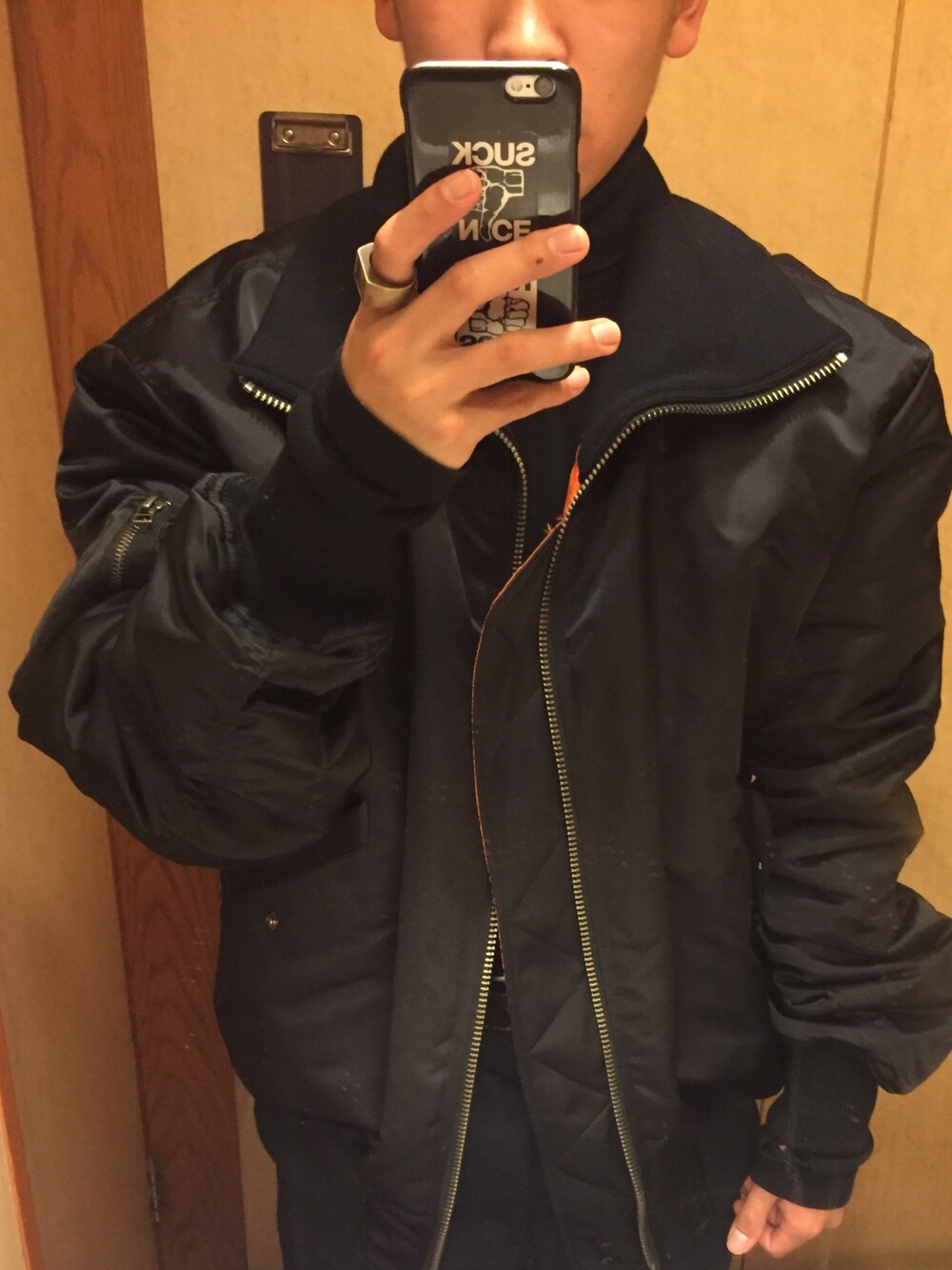 「モード、MA-1、ブルゾン」｜「JOHN LAWRENCE SULLIVANのNYLON BOMBER JACKET（ブルゾン、ブラック系）」を使った、Nakatomokiさん（メンズ・170cm）の秋コーディネートの1枚目の写真