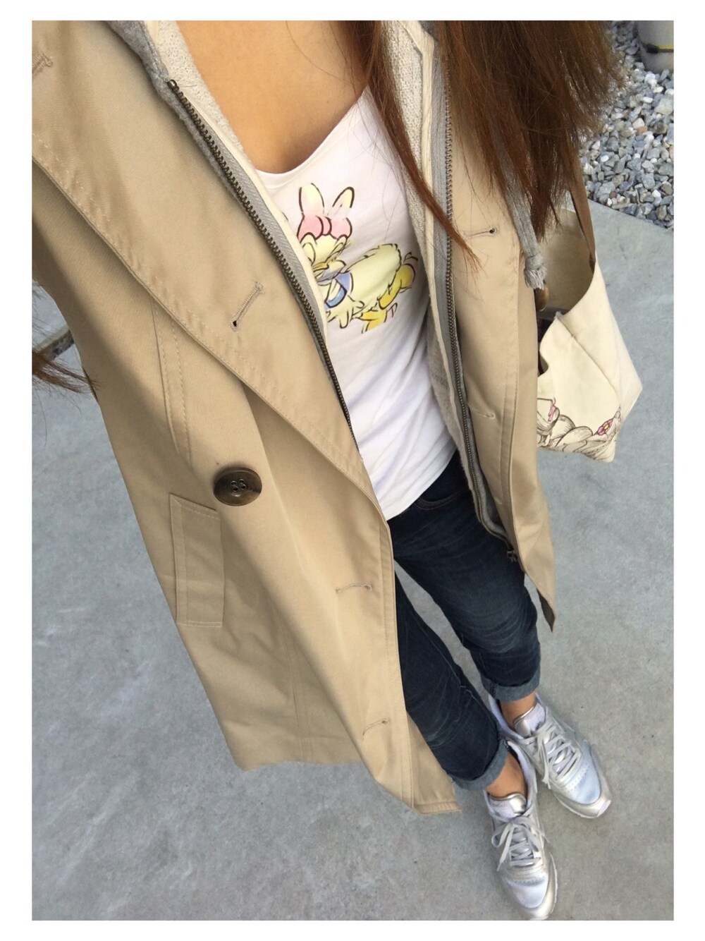 「適当、ちょっとそこまで、ootd、スニーカー、ゆるコーデ、シンプル、プチプラ、トレンチコート」｜「MAYSON GREYのトレンチコート（トレンチコート、ベージュ系）」を使った、* Kaori *さん（レディース・150cm）の秋コーディネートの1枚目の写真