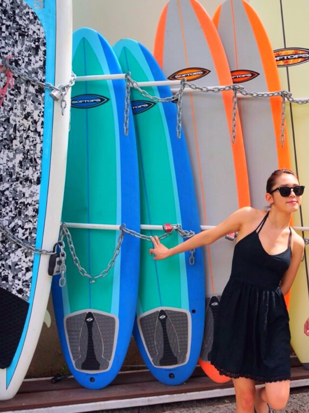 「hawaii、beach、summer、アバクロ、お気に入りのワンピース、黒、shopping」｜「Abercrombie&Fitchのアイテム（ワンピース、ブラック系）」を使った、TAGUさん（レディース・154cm）の春コーディネートの1枚目の写真