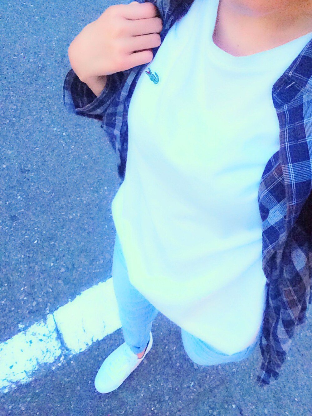 「カジュアル、白Tシャツ、スキニーデニム、ラコステ、summer」｜「LACOSTEのLacoste Pima Cotton Crewneck T-Shirt（Tシャツ/カットソー、ホワイト系）」を使った、TAGUさん（レディース・154cm）の春コーディネートの1枚目の写真