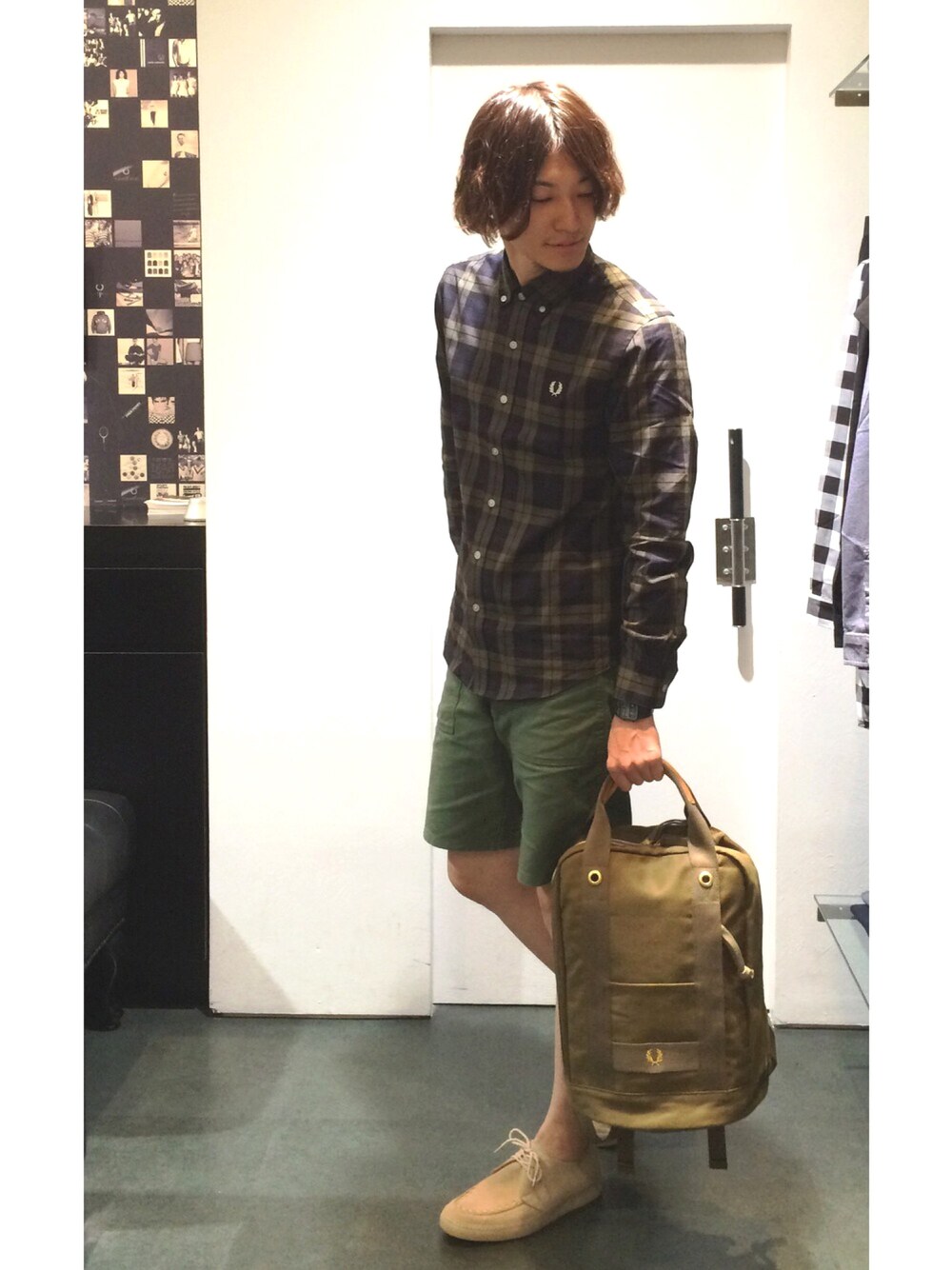 「FRED PERRY、フレッドペリー、シンプルコーデ、チェックシャツ、シャツスタイル、カーキ、ベージュ、スエード、バックパック、秋のコーデ」｜「FRED PERRYのCheck Shirt（シャツ/ブラウス、グリーン系）」を使った、Kentoさん（メンズ・176cm）の秋コーディネートの1枚目の写真