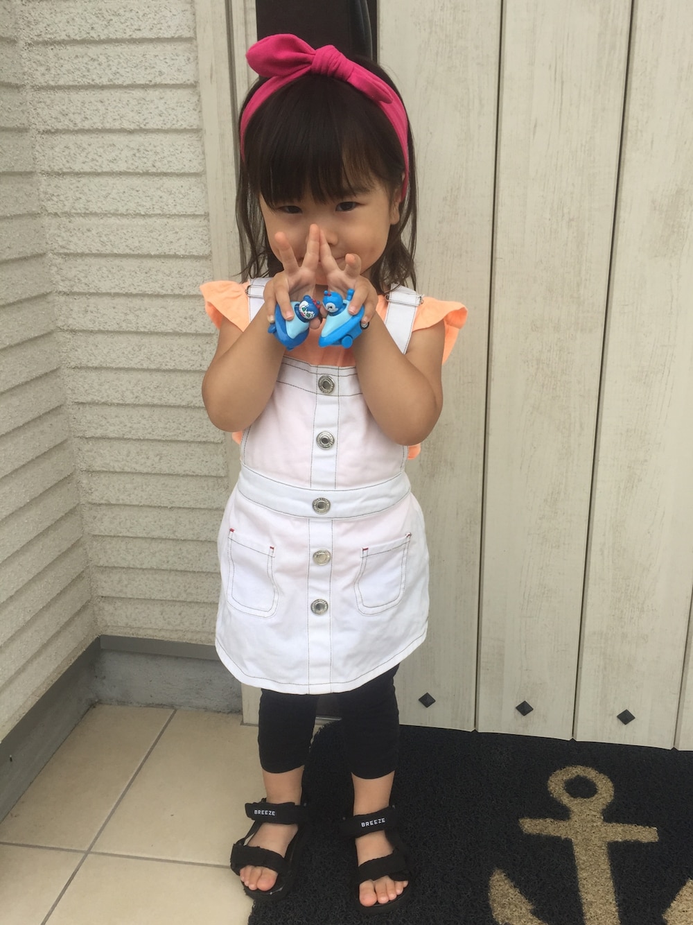 「おんなのこ、白スカート、オレンジ、ピンクリボン」｜「Birthdayのアイテム（サロペット/オーバーオール、ホワイト系）」を使った、nagisakiさん（キッズ・90cm）の夏コーディネートの1枚目の写真