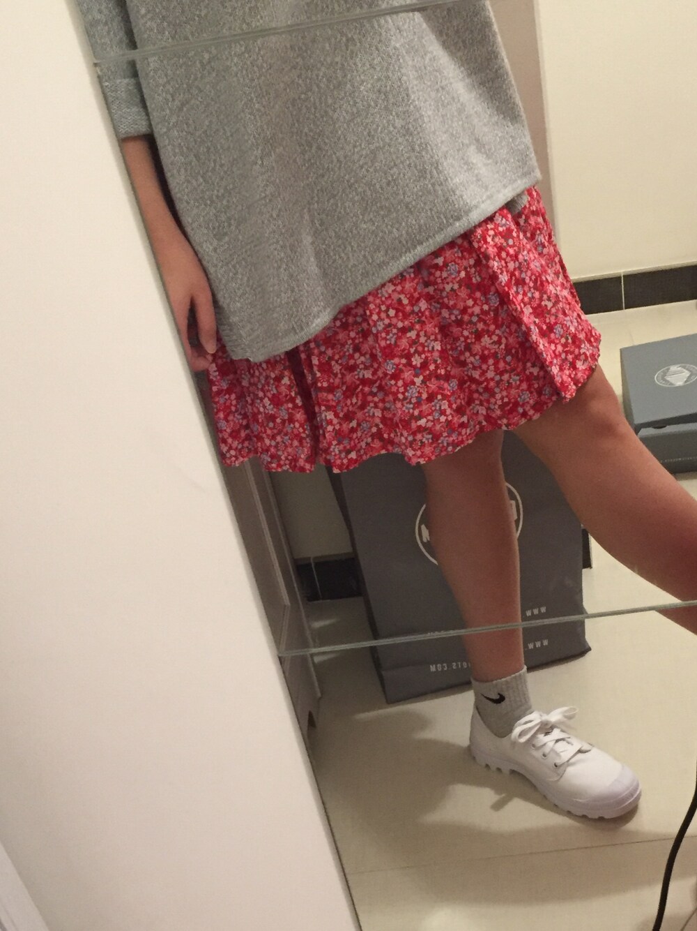 「PALLADIUM、GU」｜「H&Mのアイテム（ワンピース、レッド系）」を使った、tinyannnnnさん（レディース・156cm）の冬コーディネートの1枚目の写真