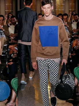 「N°21（ヌメロ ヴェントゥーノ）のアイテム（トップス）」を使った、Kmsmmさん（メンズ・163cm）の春コーディネート